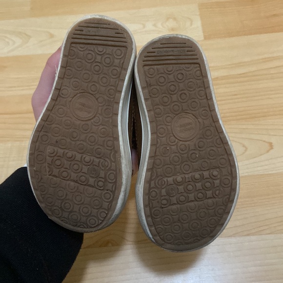 Size 5 baby boys shoes - Picture 3 of 4